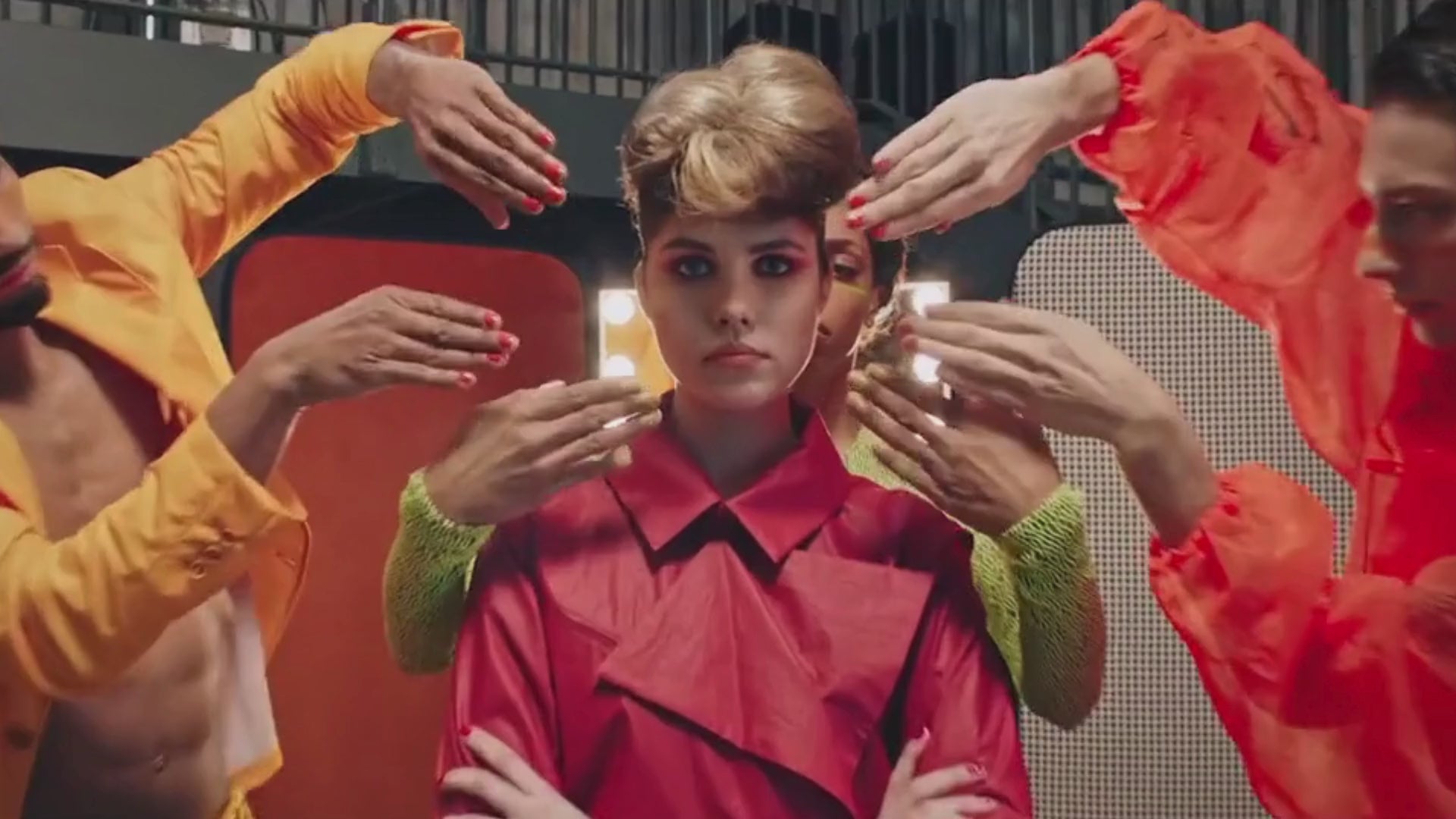 Carica il video: 
